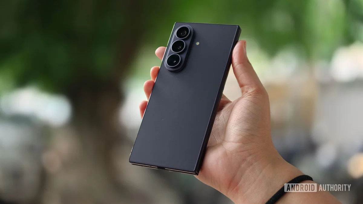 Samsung Galaxy Z Fold 8 Users Report Secret 12MP Camera Fallback