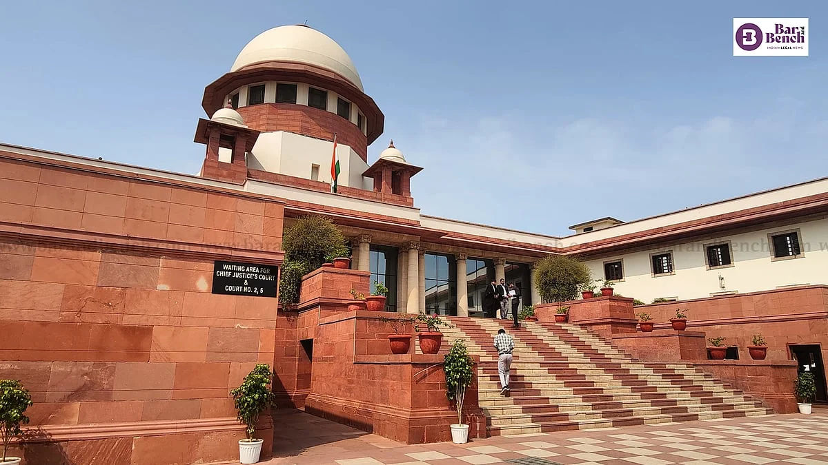SC Acquits Staffers in 30-Year Battle Over ₹20 Bribe Case