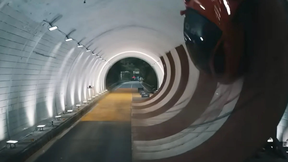Voyah Passion S EV Completes 360-Degree Tunnel Loop at 80 mph