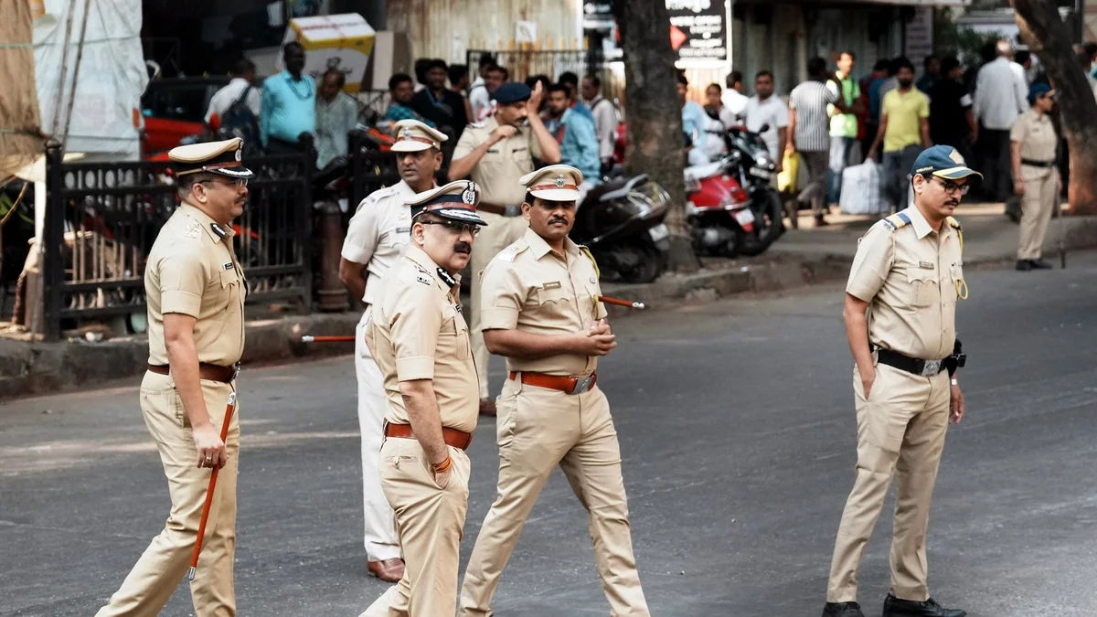 Mumbai Police Probe Suspected Murder-Suicide of Navy Sailor and Family