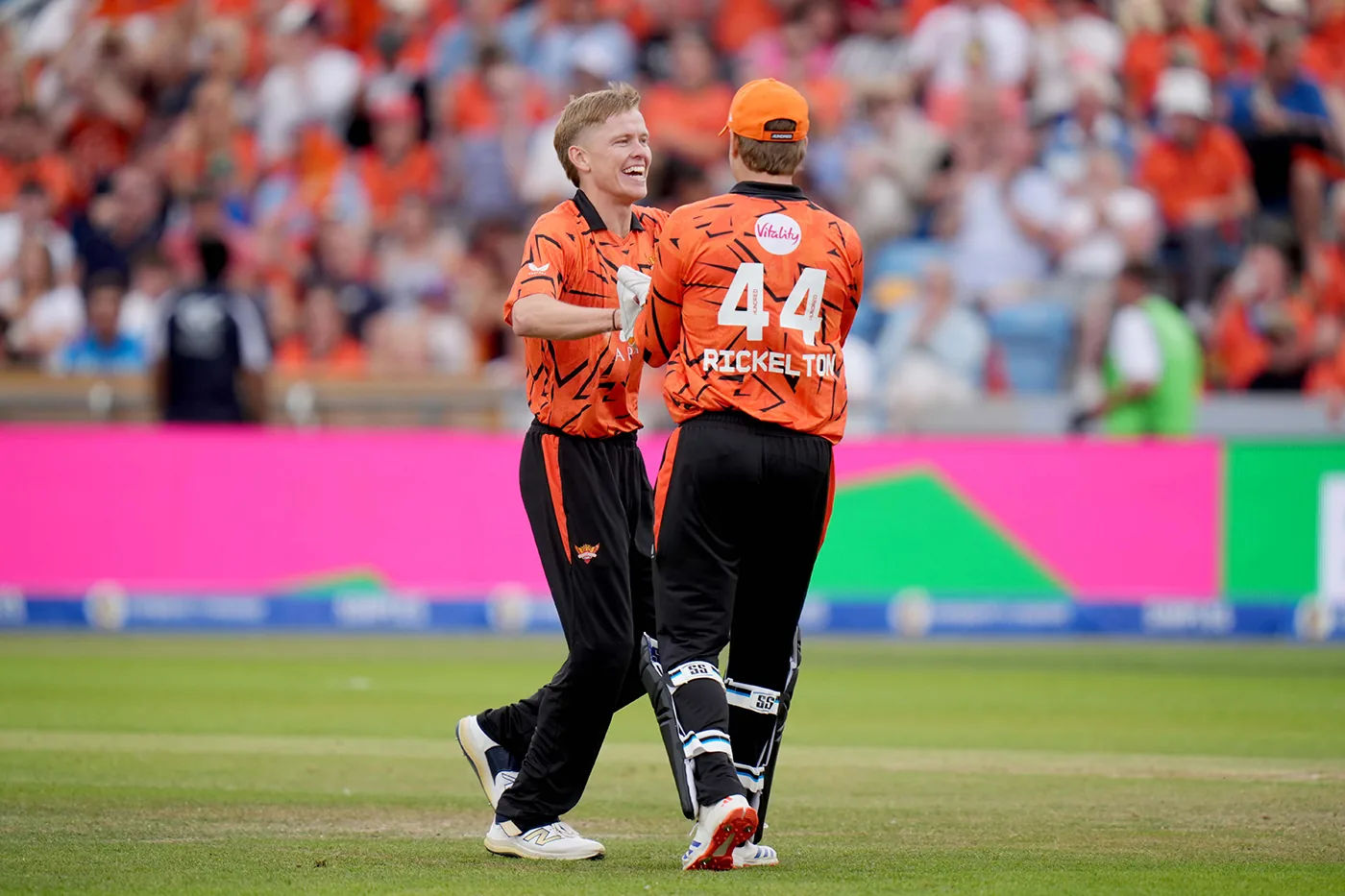 Sunrisers Leeds Near Knockouts: Marsh and Carse Shine at Headingley