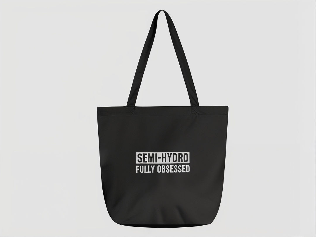 The LECA Queen tote bags