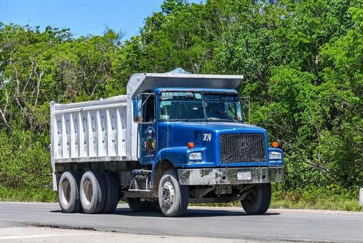 New traffic rules in Tulum limit heavy vehicles in hotel zone