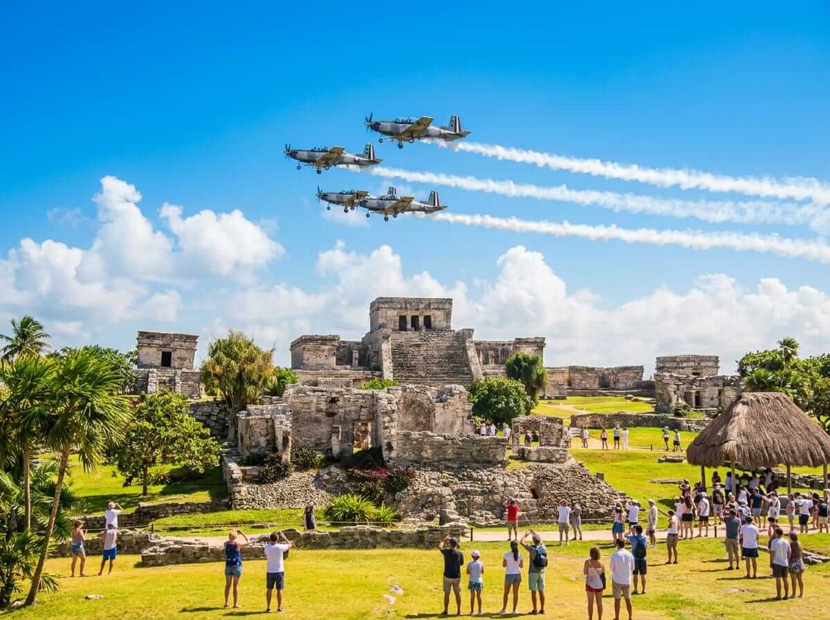 freepik__una-foto-realista-de-aviones-militares-de-mexico-s__25861