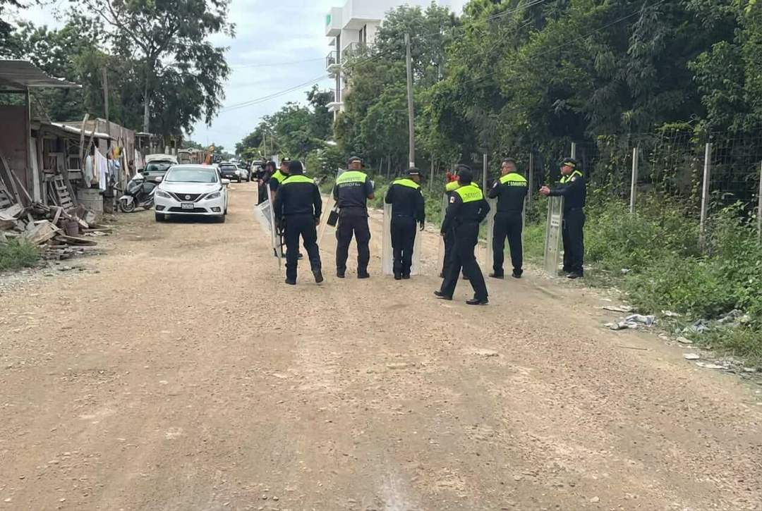 Tulum authorities recover occupied public street following court order