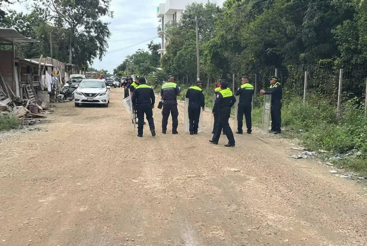 Tulum authorities recover occupied public street following court order