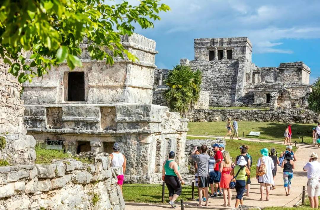 Ancient Walls, Caribbean Cliffs, and a Practical Guide to the Tulum Ruins