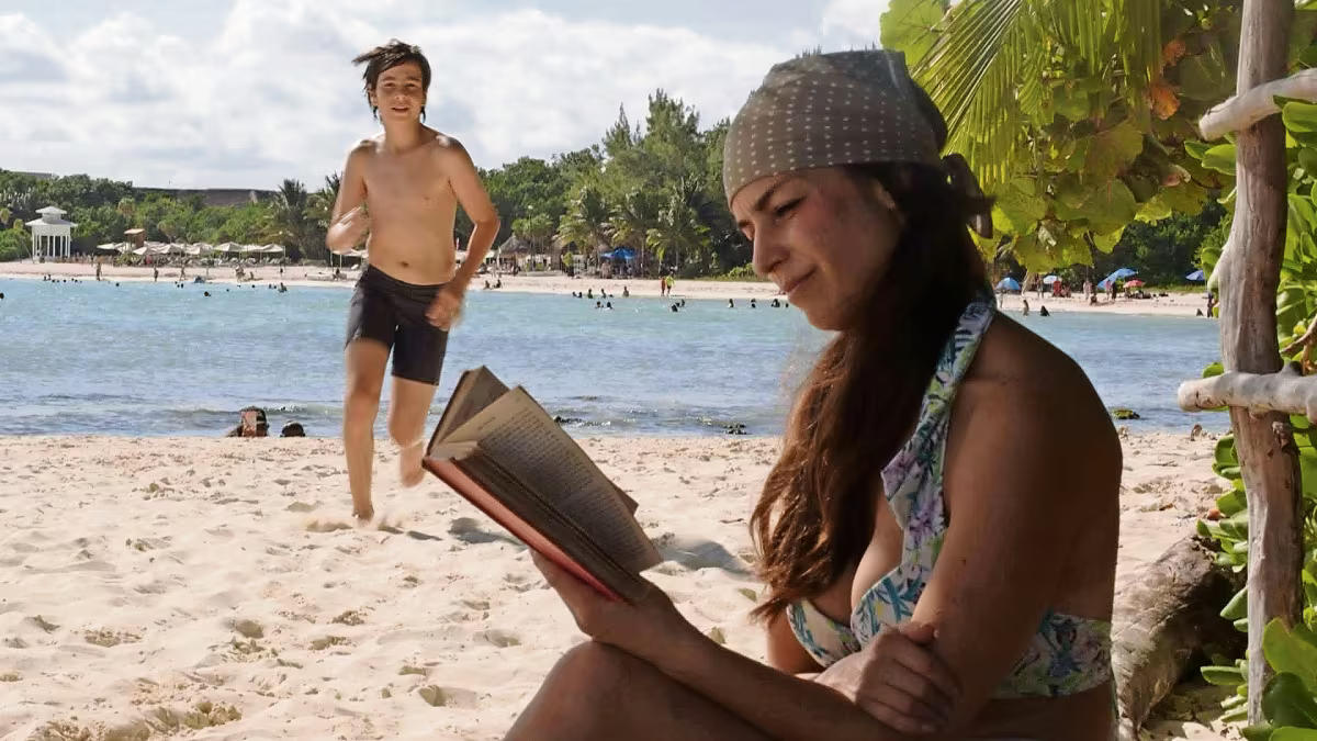 Piratas de Arena uses young heroes to shield the Tulum jungle