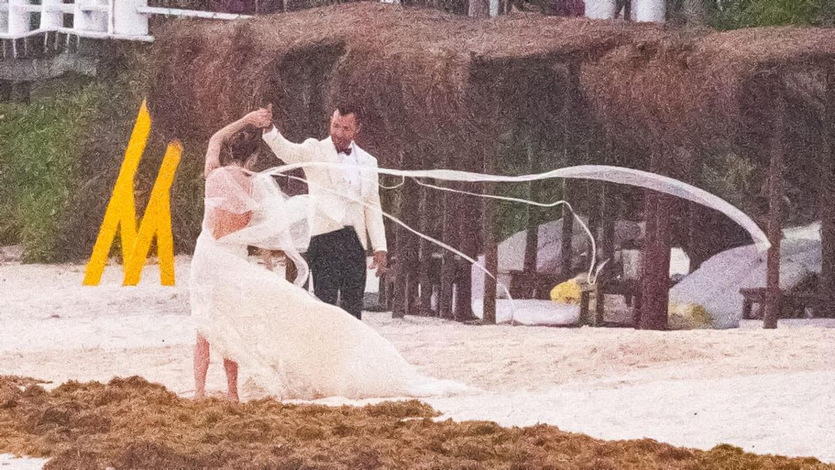 Justin Theroux and Nicole Brydon Bloom Tie the Knot in Tulum Justin Theroux and Nicole Brydon Bloom Tie the Knot in Tulum