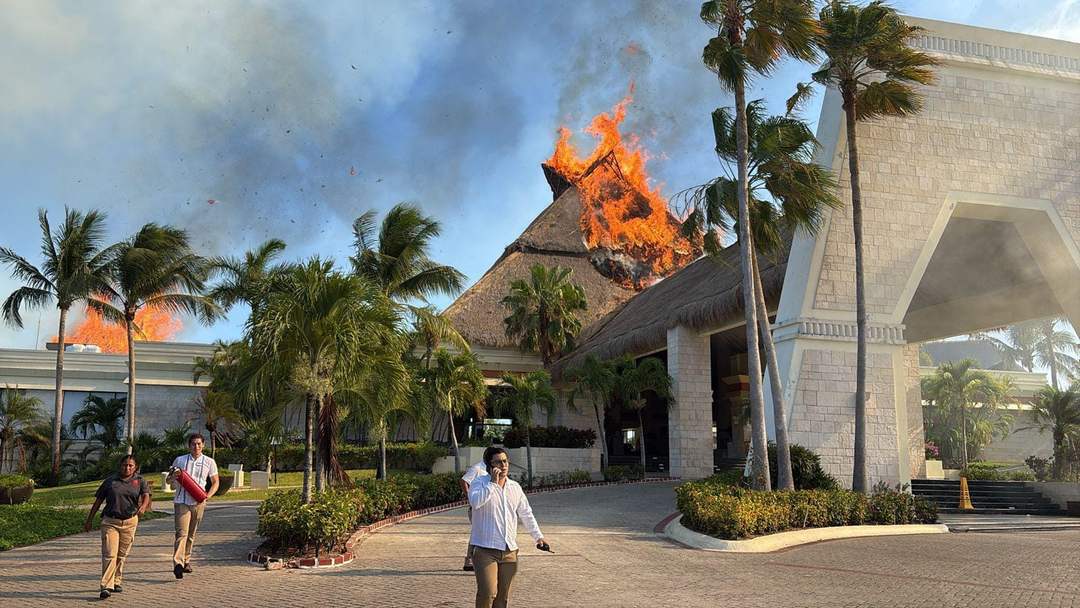 Major Fire Engulfs Hotel Palapas in Tulum