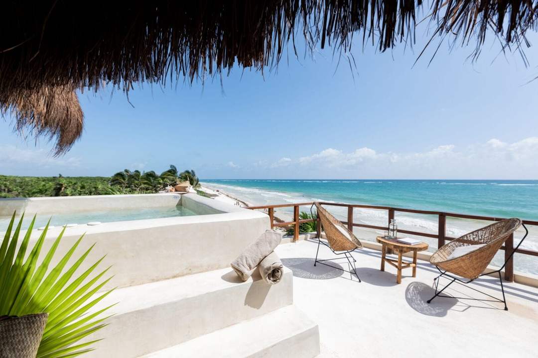 Tulum hotels call for free beach access as sargassum threatens tourism
