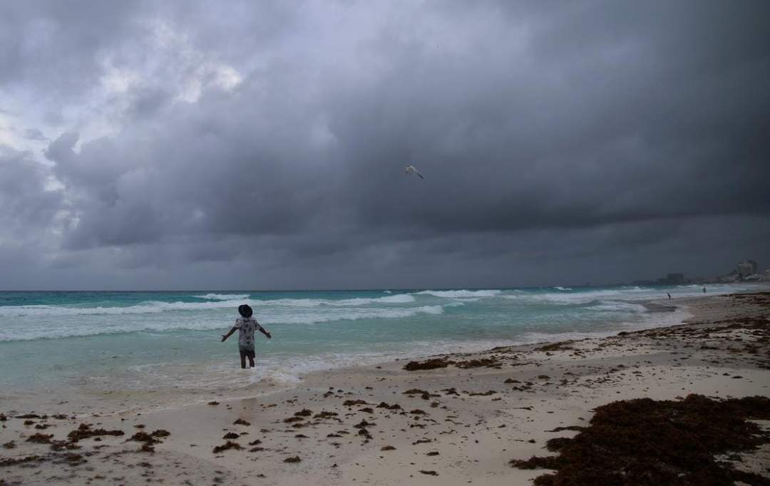 Tropical wave brings rain to Tulum but no cyclone threat this weekend