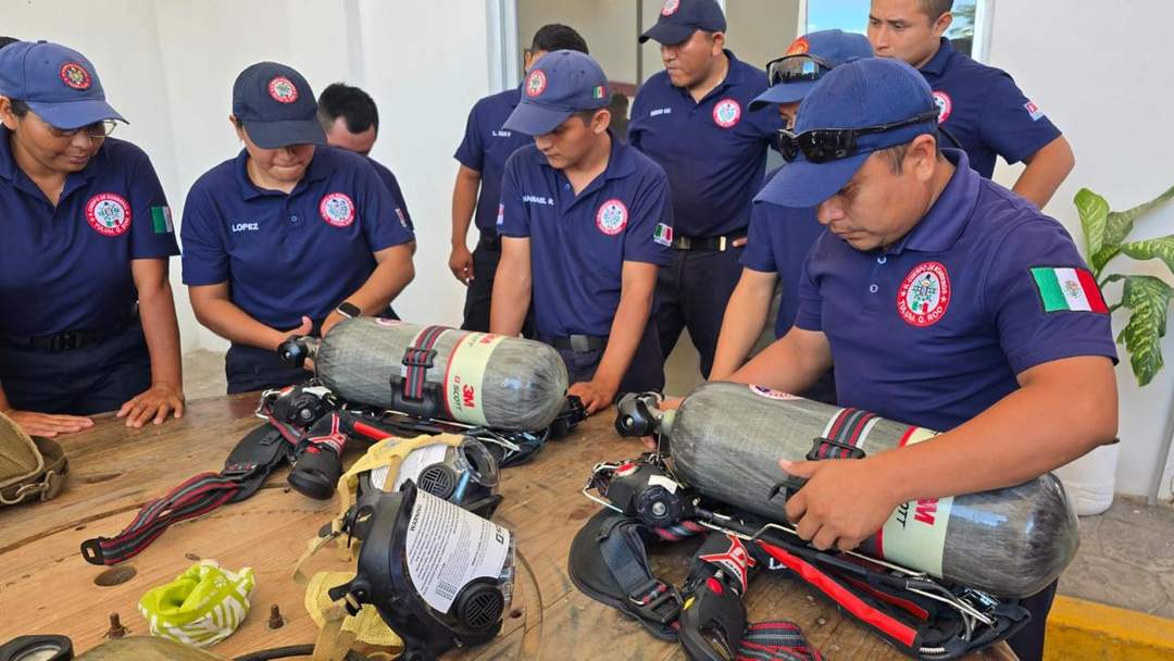 Firefighters in Tulum receive world-class breathing equipment
