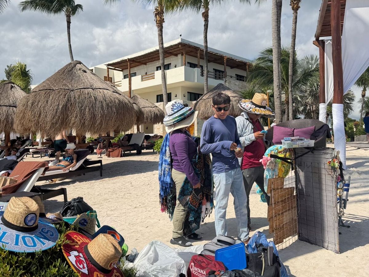 Illegal beach vendors trigger new warning from Tulum hotel leaders