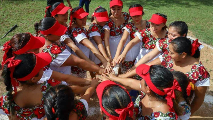 Diablillas de Hondzonot: The Women Who Redefined Softball in the Maya Community - Photo 1 Diablillas de Hondzonot: The Women Who Redefined Softball in the Maya Community - Photo 1