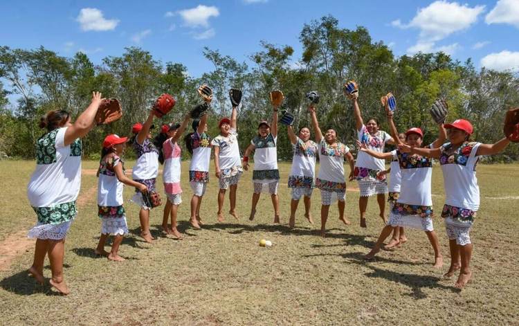 Diablillas de Hondzonot: The Women Who Redefined Softball in the Maya Community - Photo 2 Diablillas de Hondzonot: The Women Who Redefined Softball in the Maya Community - Photo 2