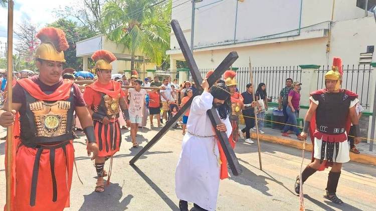 Tulum Walks the Path of Faith in a Powerful Good Friday Procession - Photo 2 Tulum Walks the Path of Faith in a Powerful Good Friday Procession - Photo 2