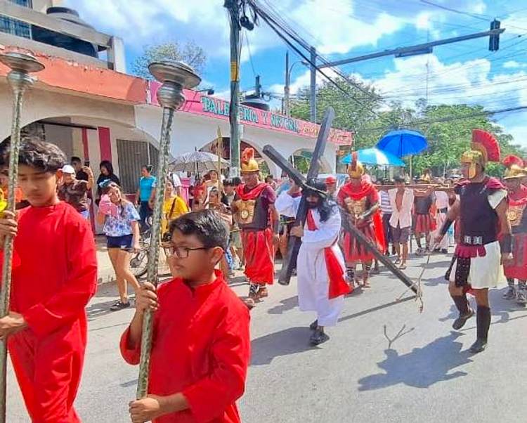 Tulum Walks the Path of Faith in a Powerful Good Friday Procession - Photo 3 Tulum Walks the Path of Faith in a Powerful Good Friday Procession - Photo 3
