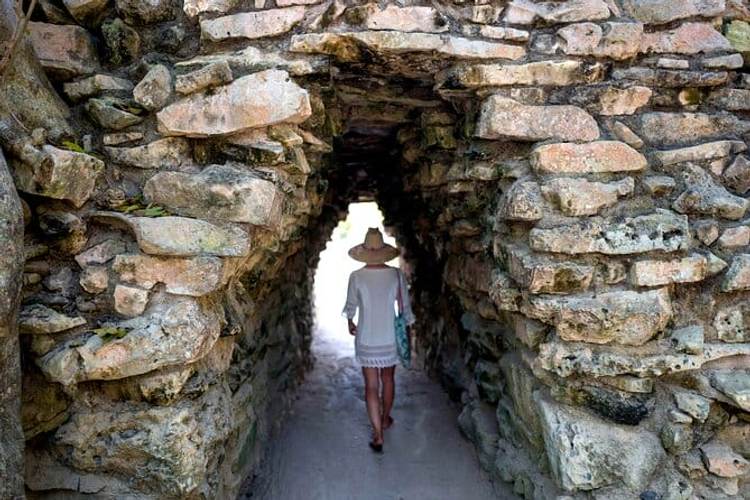 Tulum archaeological zone struggles to recover pre-closure visitor levels - Photo 2 Tulum Archaeological Site Surges to Holy Week's Third Most Visited