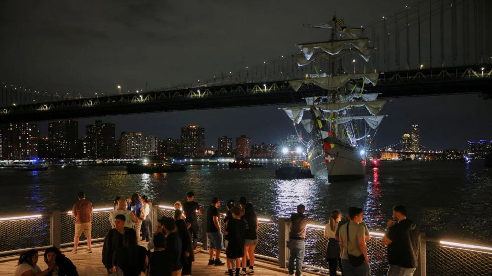 Mexican Navy Ship Cuauhtémoc Crashes Into Brooklyn Bridge - Photo 1