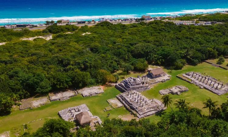 Why digital nomads and luxury seekers are choosing Tulum over Cancún in 2025 - Photo 1 Why digital nomads and luxury seekers are choosing Tulum over Cancún in 2025 - Photo 1
