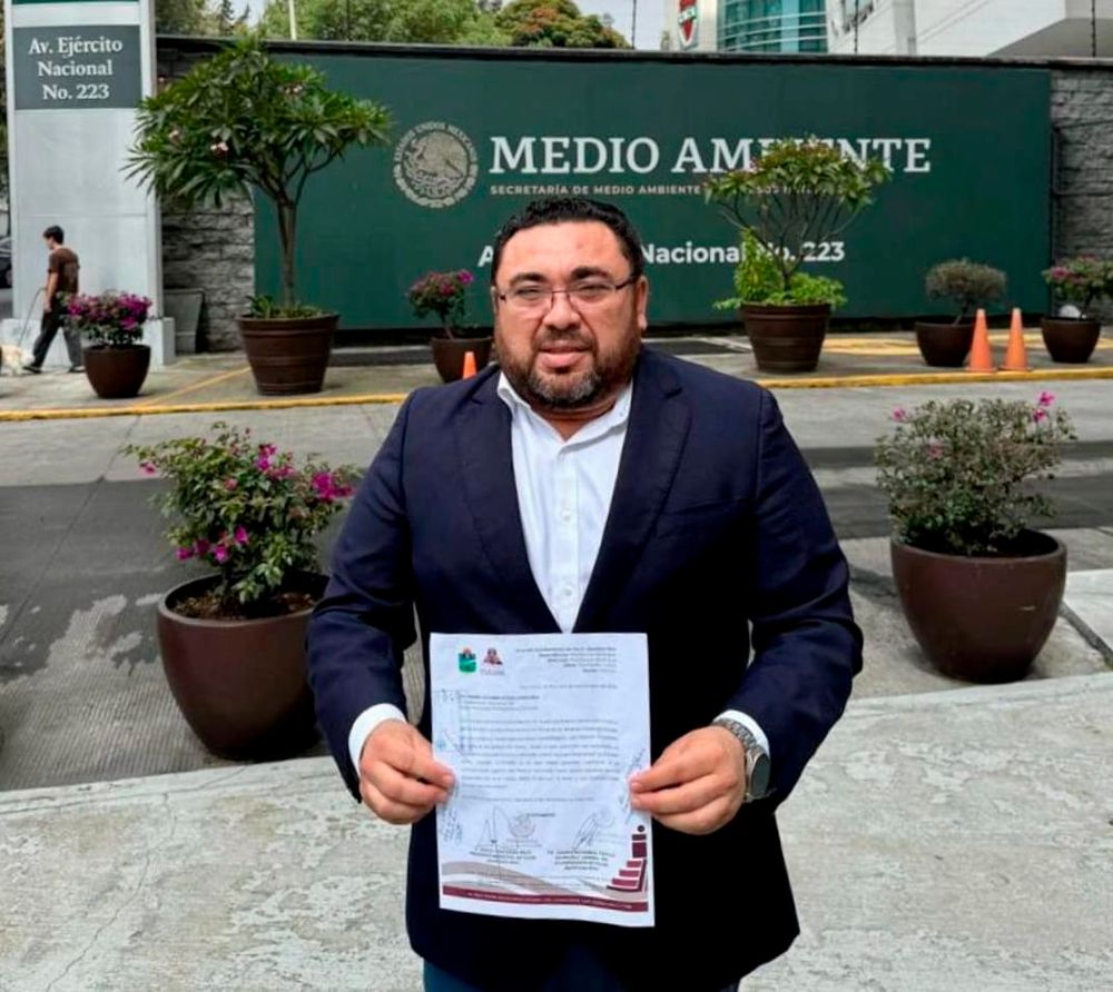 Behind The Locked Gates of Paradise - Photo 1