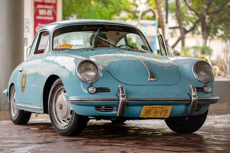 Classic Car Rally Brings Vintage Charm and Social Impact to Tulum - Photo 2