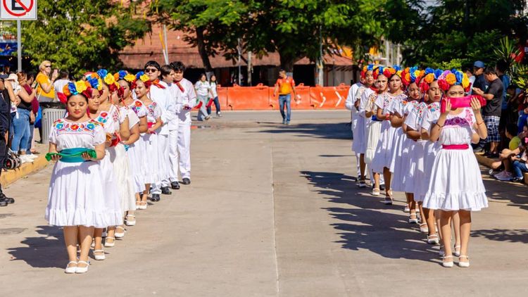Tulum marks Revolution Day with a peaceful community parade - Photo 9 Tulum marks Revolution Day with a peaceful community parade - Photo 9