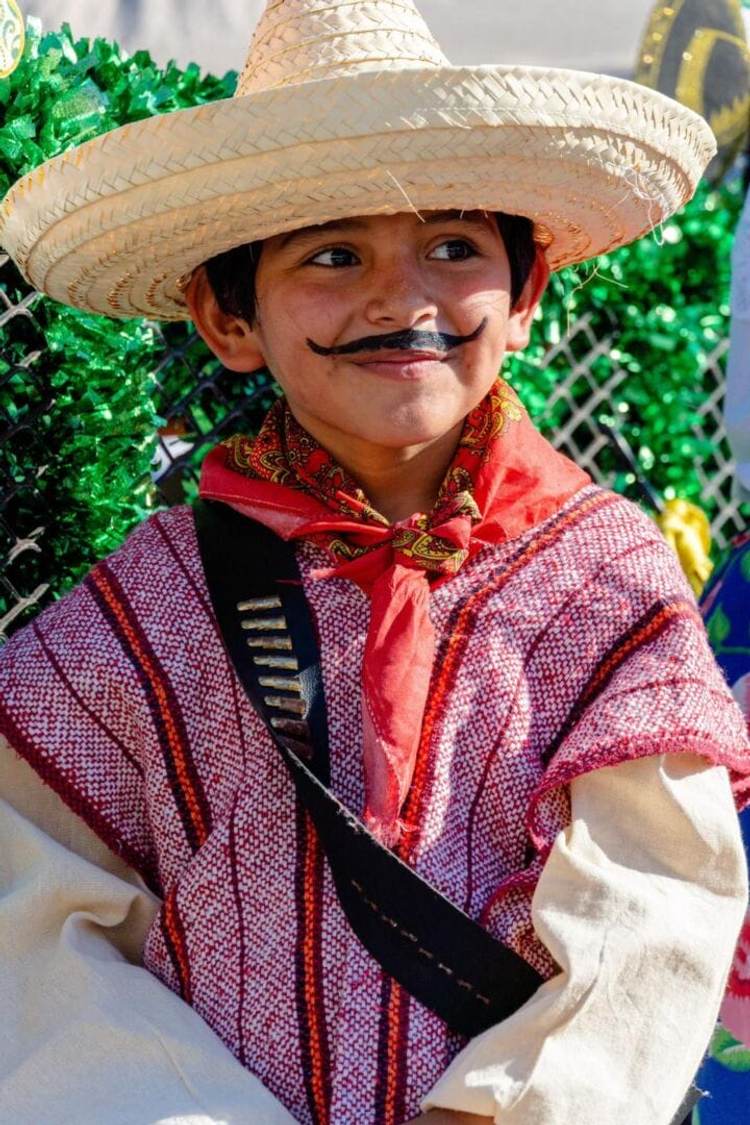 Tulum marks Revolution Day with a peaceful community parade - Photo 10