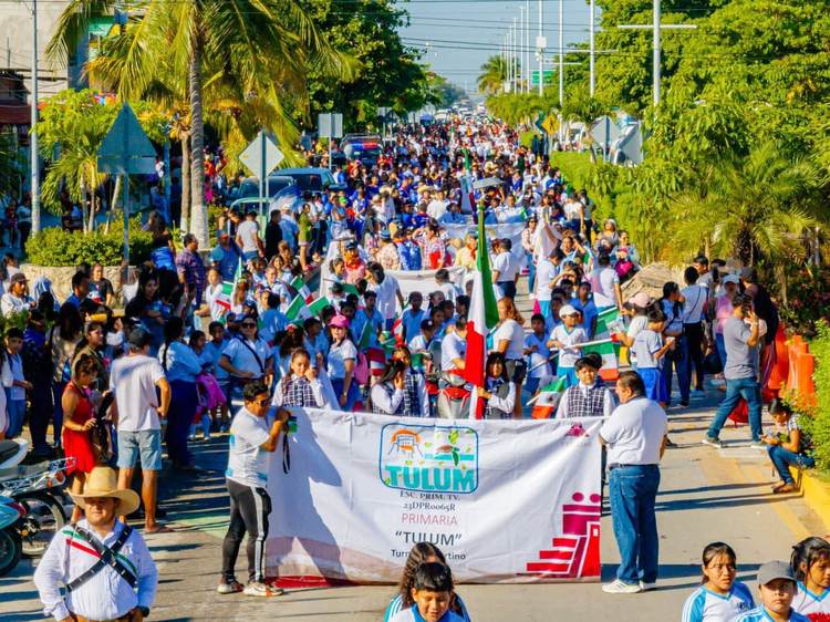 Tulum marks Revolution Day with a peaceful community parade - Photo 2