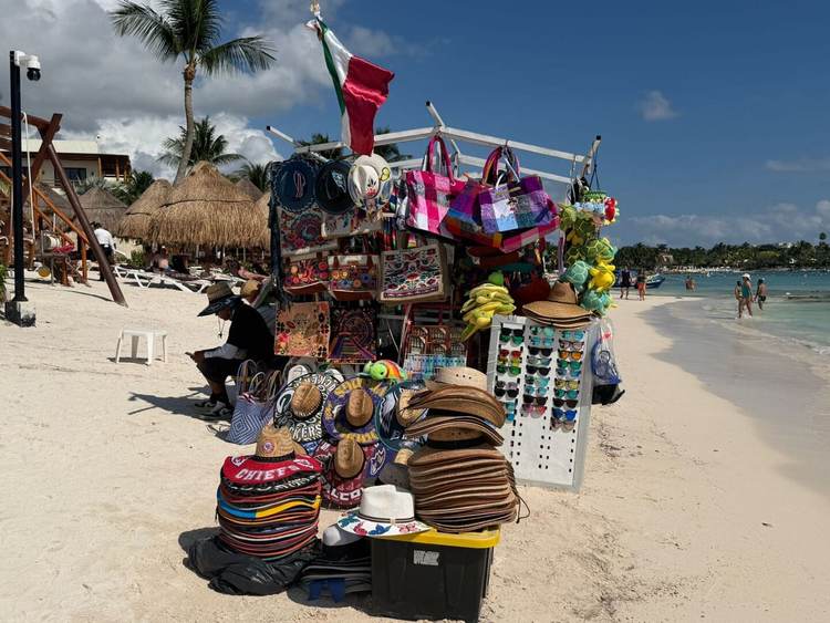 Illegal beach vendors trigger new warning from Tulum hotel leaders - Photo 1 Illegal beach vendors trigger new warning from Tulum hotel leaders - Photo 1