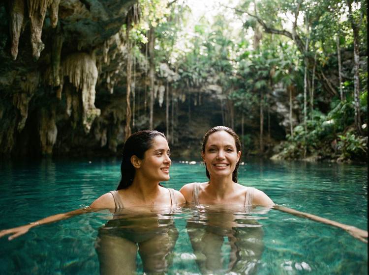 Salma Hayek and Angelina Jolie visit Tulum for film production - Photo 1