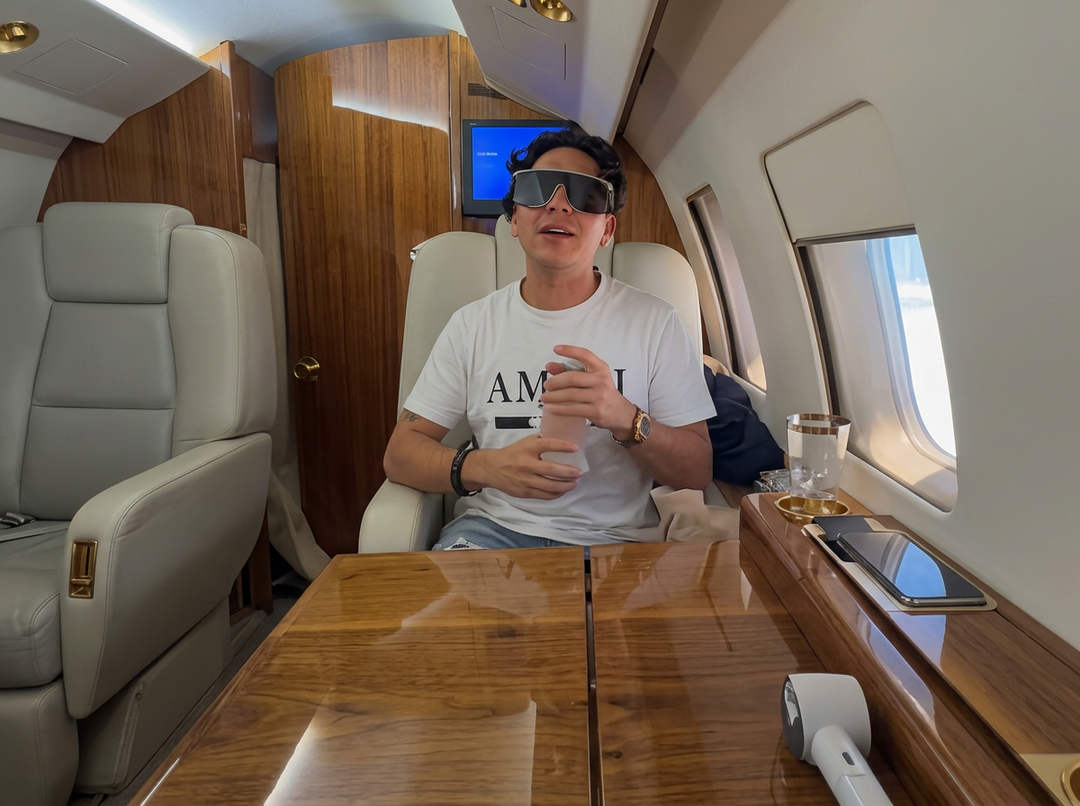 Tulum City Councilman Flaunts Private Jet Trips While Questions About His Finances Go Unanswered