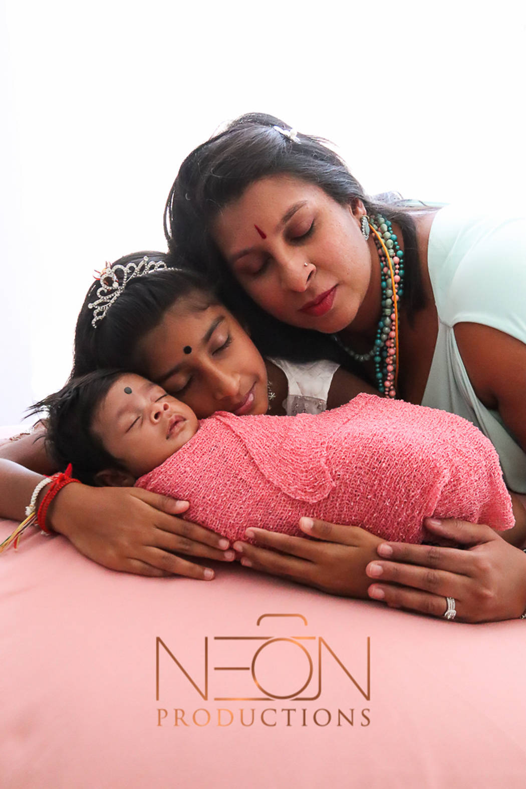 Newborn photography from Neon Productions