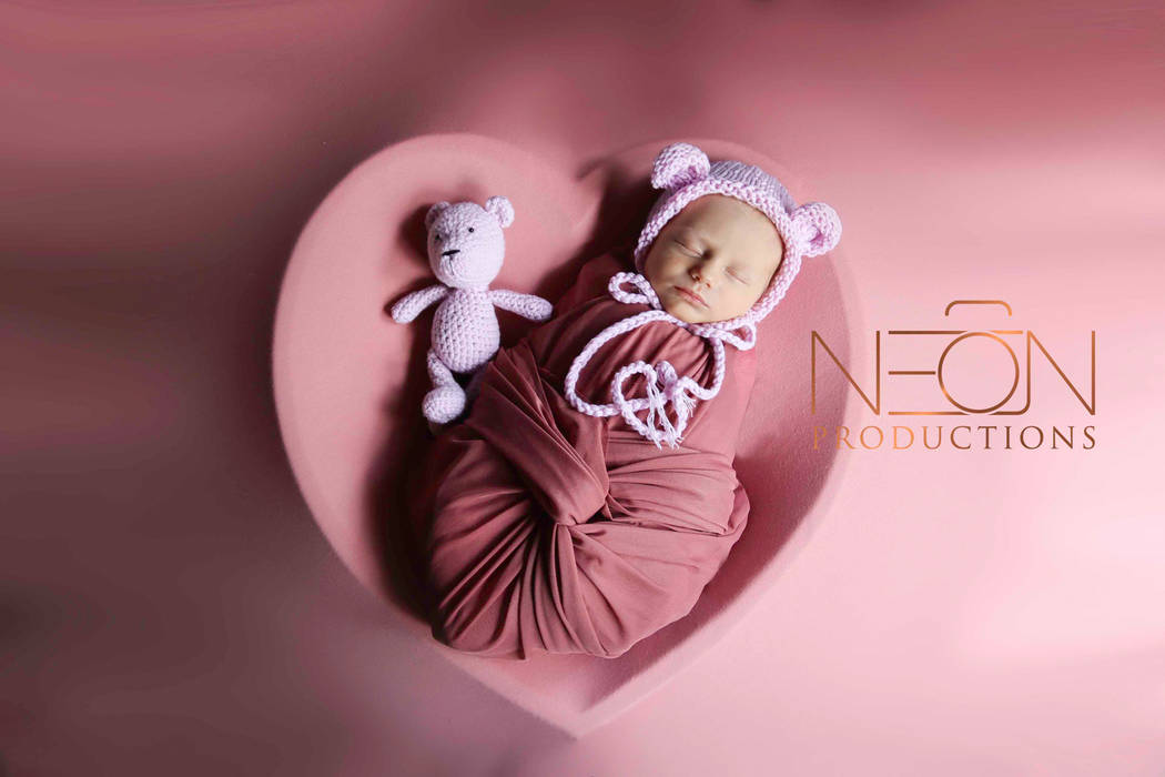 Newborn photography from Neon Productions