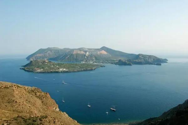 Excursión en barco a la isla de Vulcano