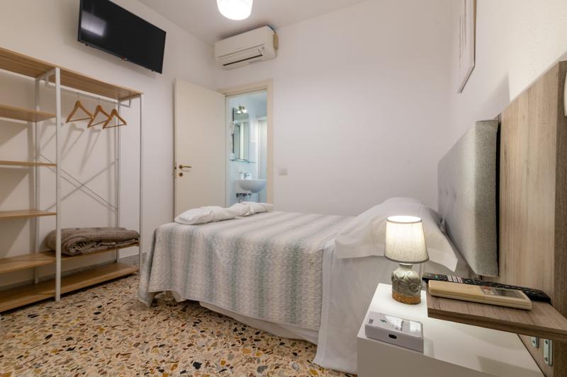 Chambre économique avec lit français