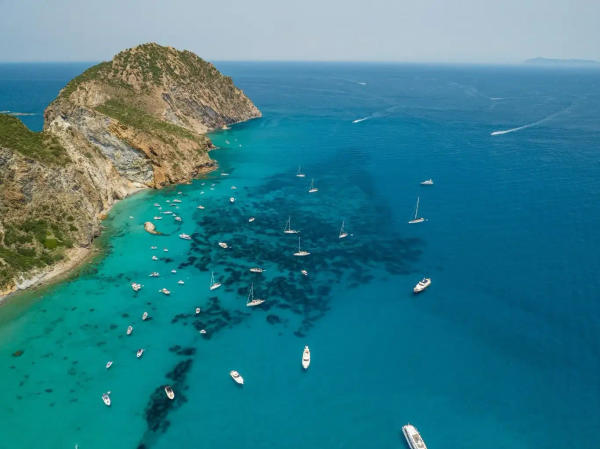 One-day boat tour from Ponza to Palmarola