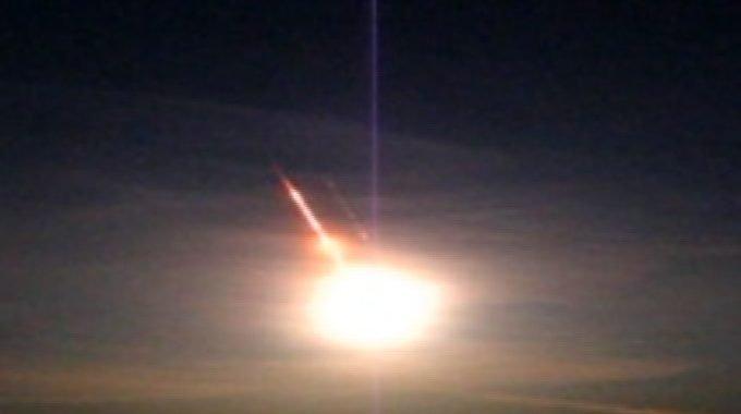 Khối cầu lửa bí ẩn trên bầu trời Edmonton - edmonton fireball 081120 by andrewbartlet 1 / Thiên văn học Đà Nẵng