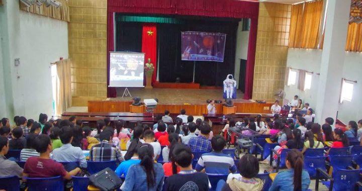 Sinh viên Đà Nẵng hào hứng khám phá vũ trụ sau những ngày mưa bão - 5 1 / Thiên văn học Đà Nẵng