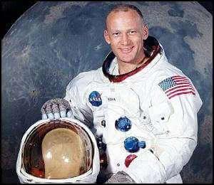 20/1/1930: Ngày sinh Edwin Eugene Aldrin (Buzz Aldrin), phi công vũ trụ Hoa Kỳ - / Thiên văn học Đà Nẵng