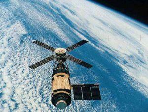 08/02/1974: phi hành đoàn cuối cùng của Hoa Kỳ rời trạm Skylab - skylab4 raulq3 w0a6ri / Thiên văn học Đà Nẵng