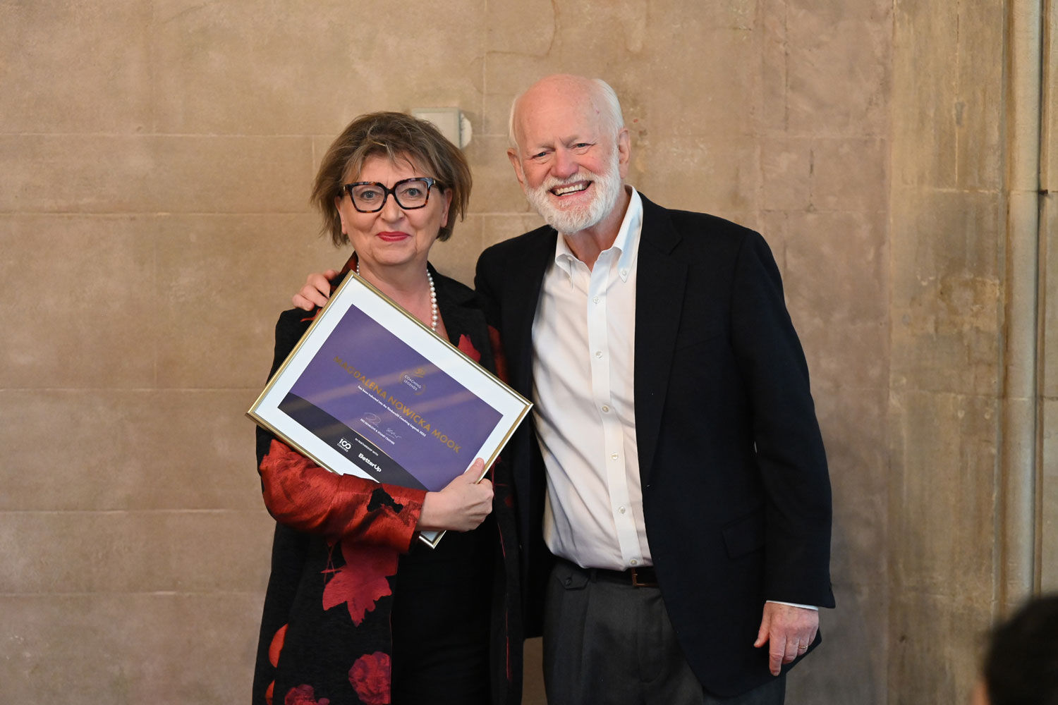 Magdalena Nowicka Mook accepting her Thinkers50 Coaching Legends certificate