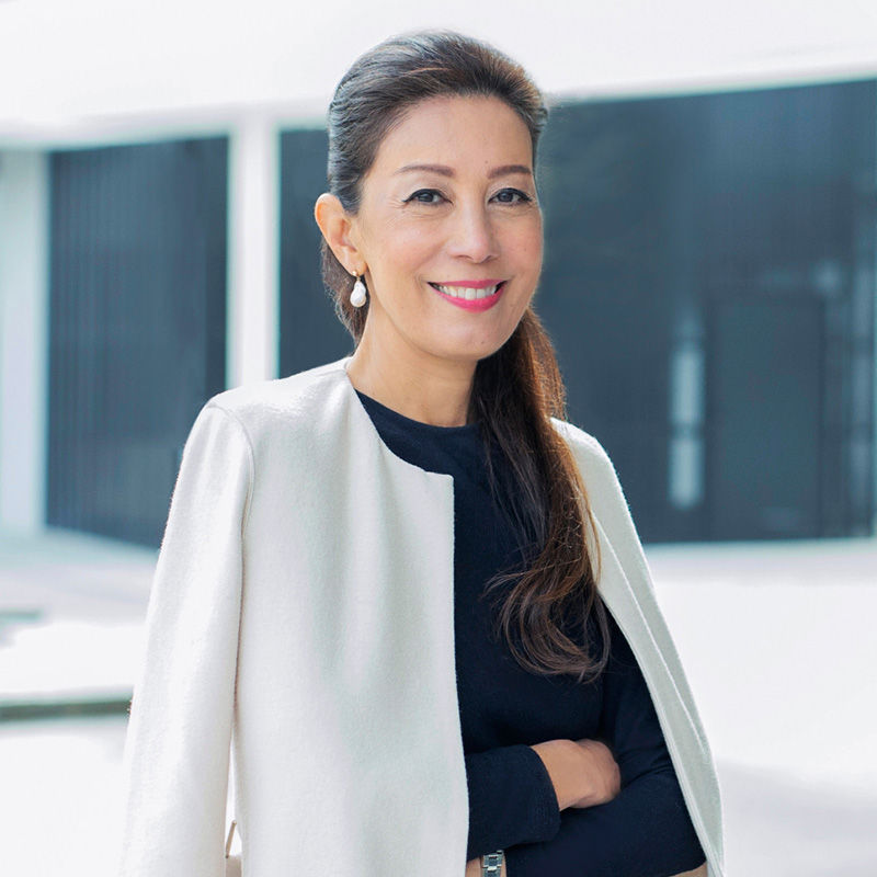 Profile of Saori Dubourg.