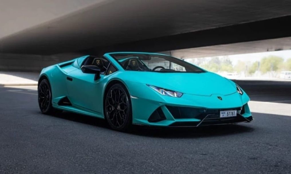 Lamborghini Huracan EVO parked in Dubai.