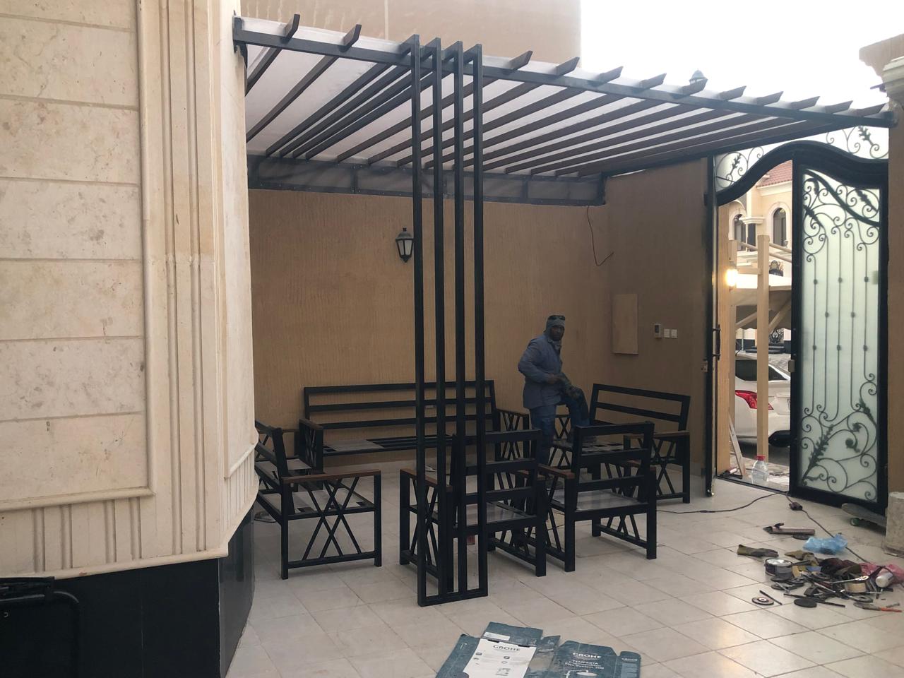 تصميم جلسات خارجية وبرجولات حديدية وخشبية مودرن للمنازل والحدائق - صورة رقم 0275