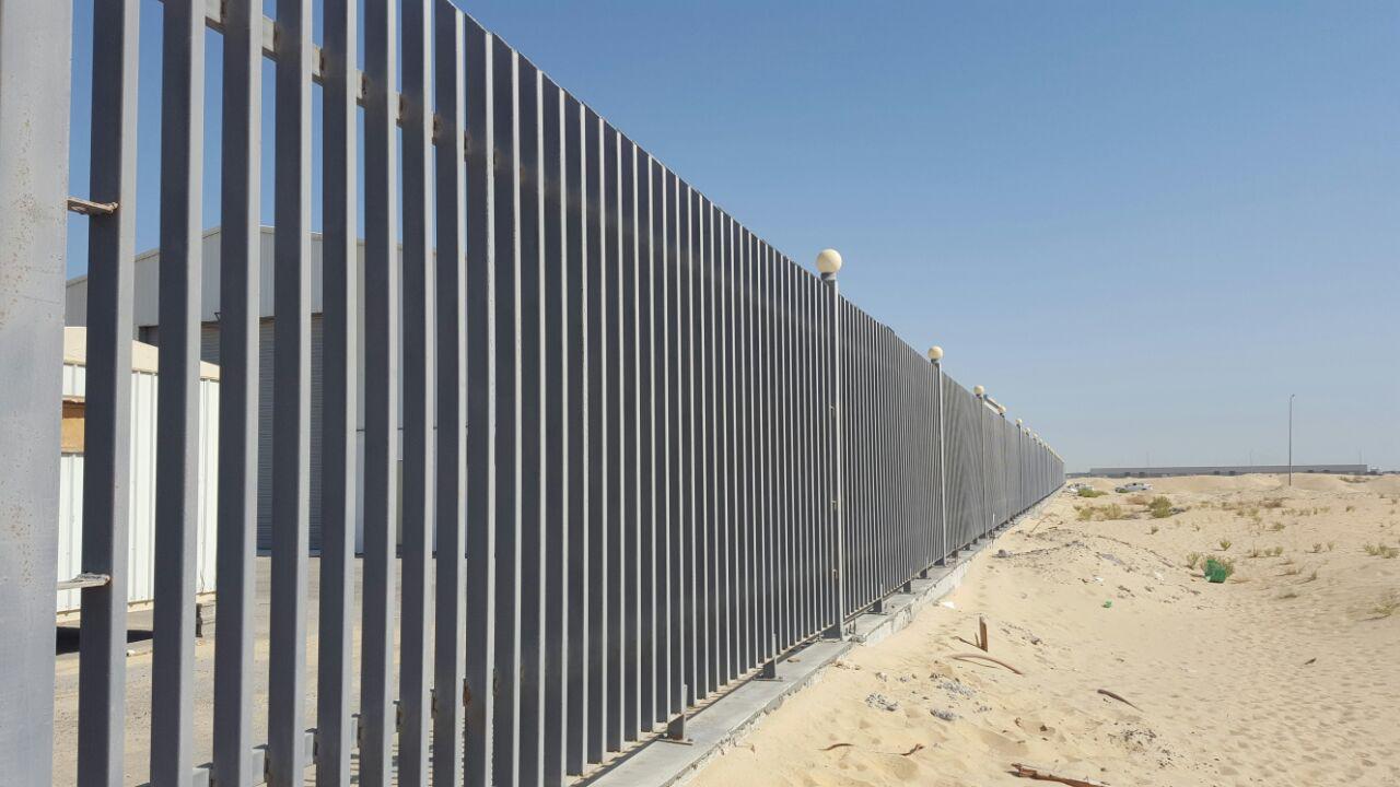 تركيب سواتر جدارية حديدية وخشبية وشرائح لحجب الرؤية وزيادة الأمان - صورة رقم 0257