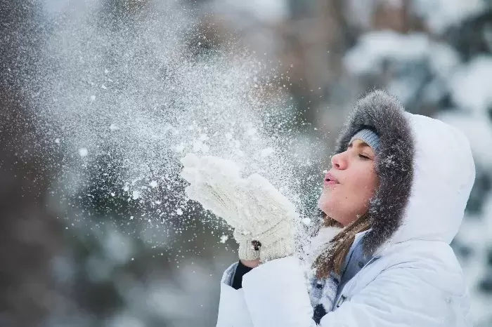 Weather in Tullahoma TN - photo of a woman blowing snow