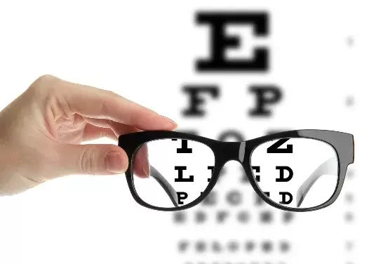 Tullahoma TN Optometrist checking eyesight for glass fitting