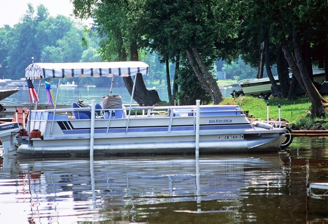 Renting a pontoon boat with a Tims Ford Lake Boat Rental